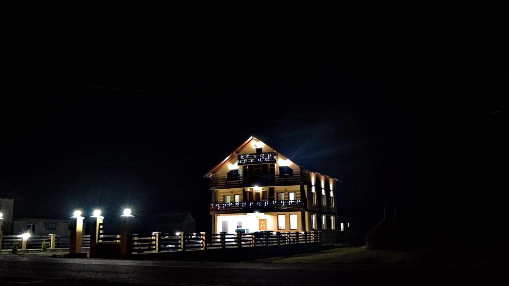 Готель Casa Vadeanu Сигіт Екстер'єр фото